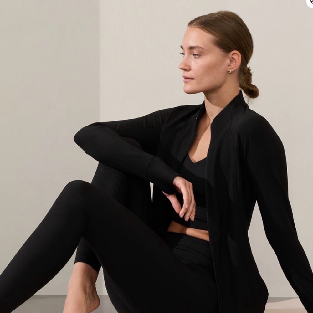 NWT Athleta Salutation Ribbed Jacket in size medium, black
